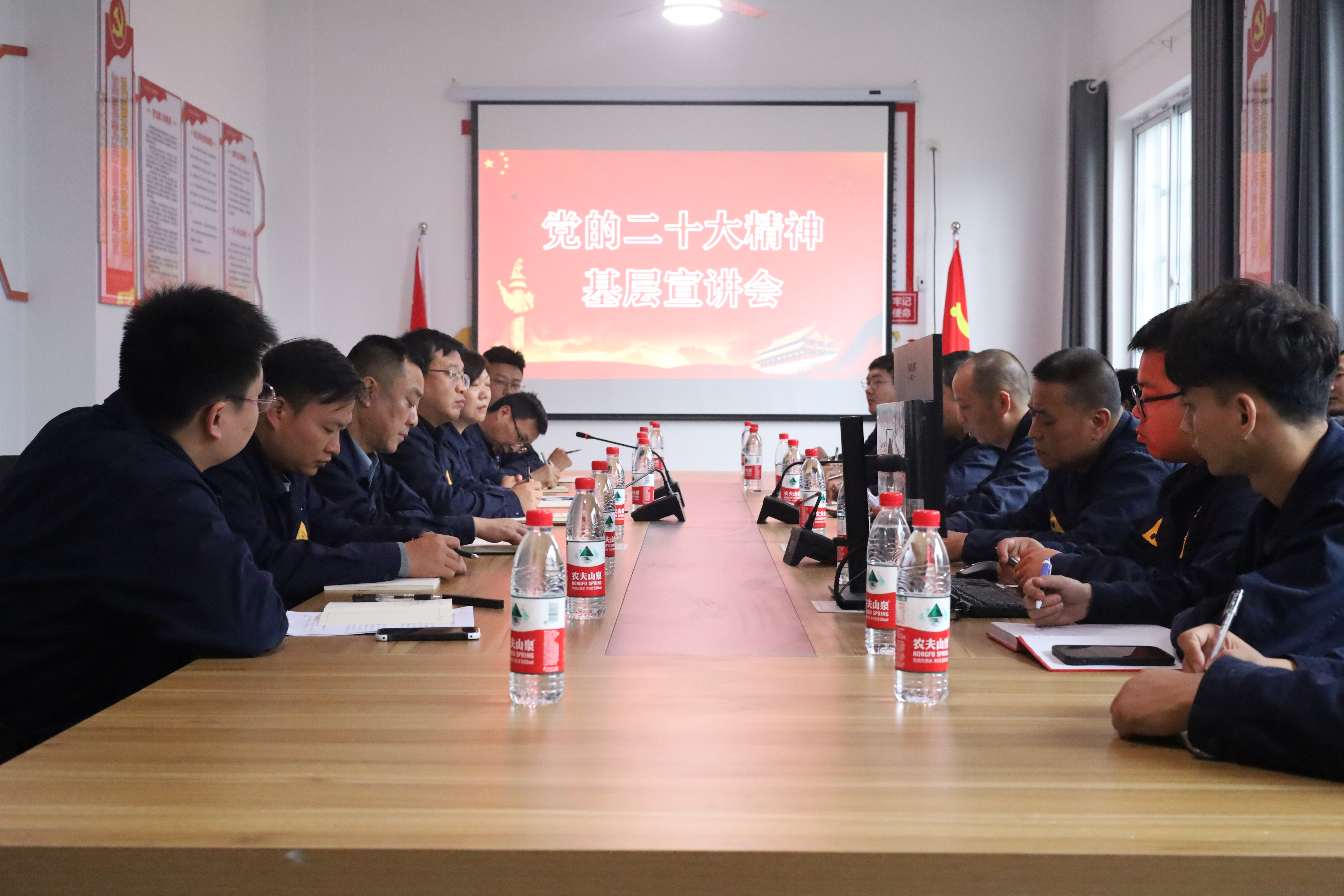 集團(tuán)黨委副書記、總經(jīng)理汪羽深入景焦能源公司宣講黨的二十大精神2.JPG